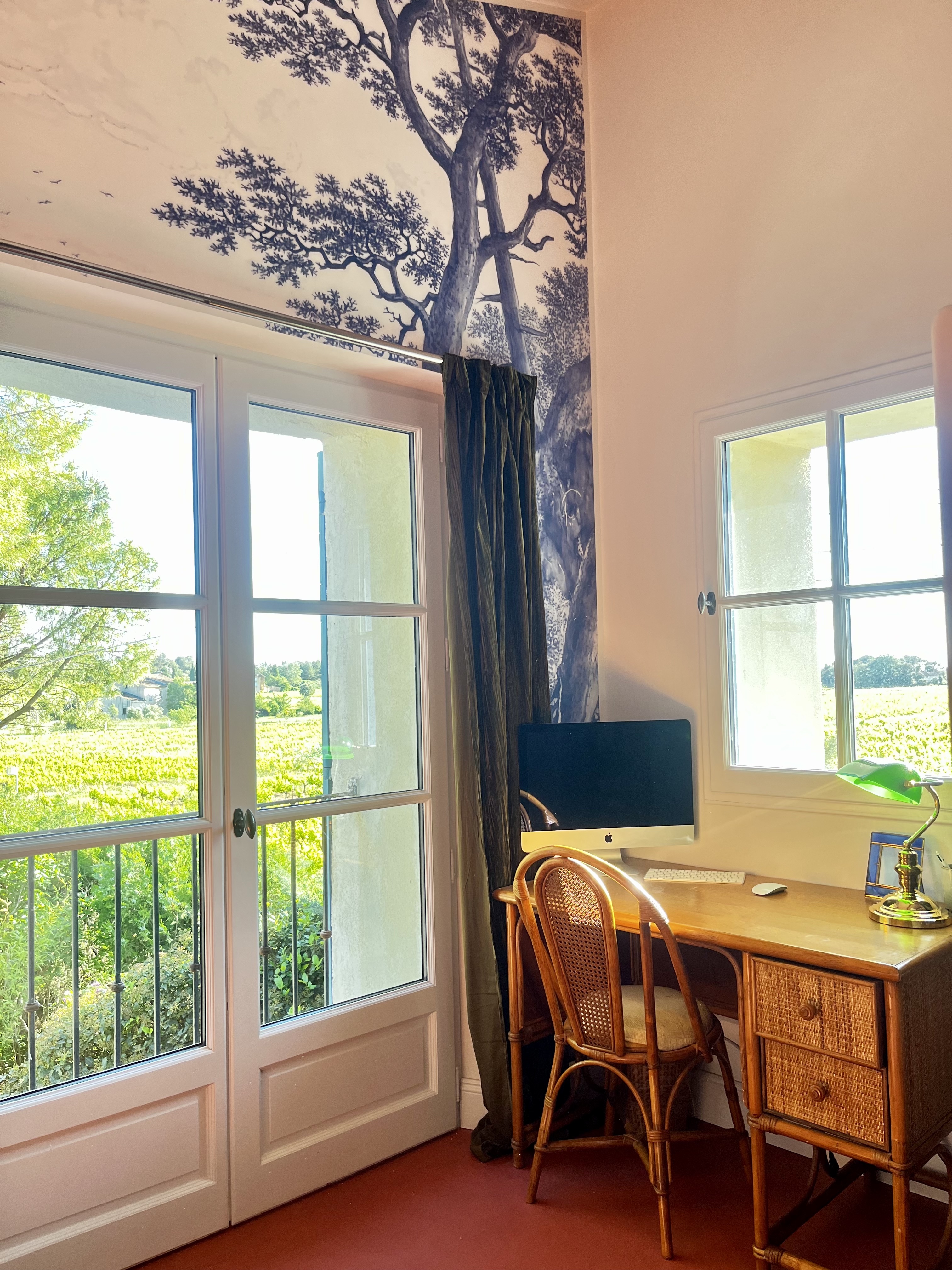 Bureau attenant avec vue sur les vignes